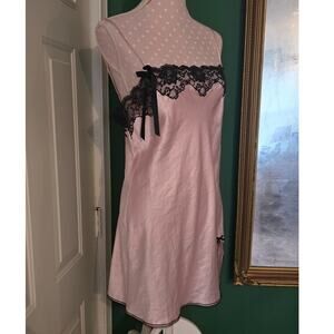Girlie Chic  Vintage Victoria's Secret Angels Pink Slip Dress  Black Lace & Bows
